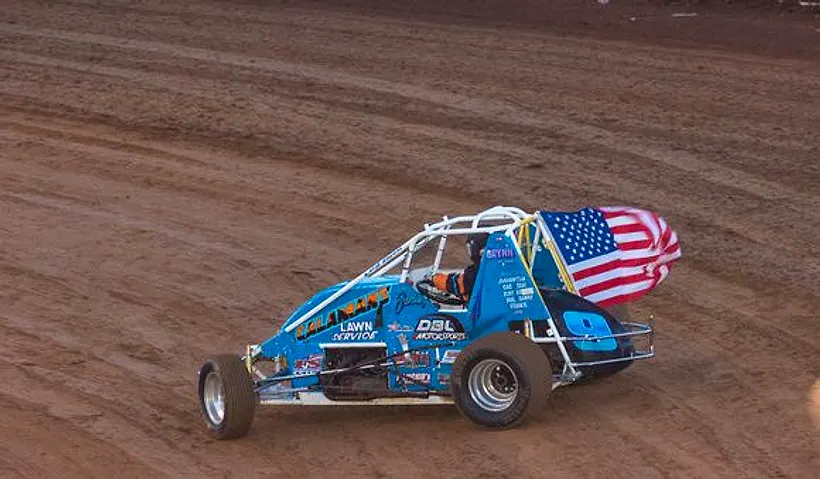 Wingless super sportsman car on the dirt