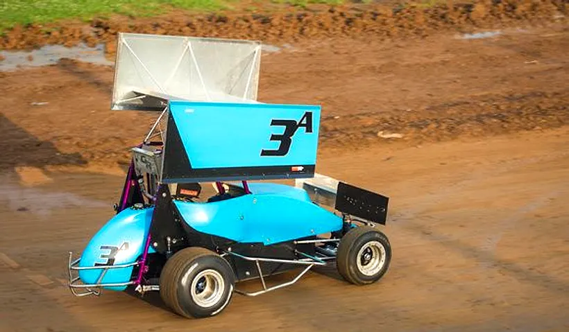 Winged micro sprint sliding the clay corner
